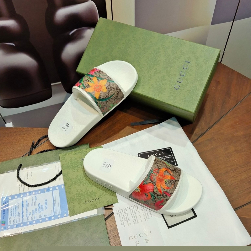 G*u*i slippers